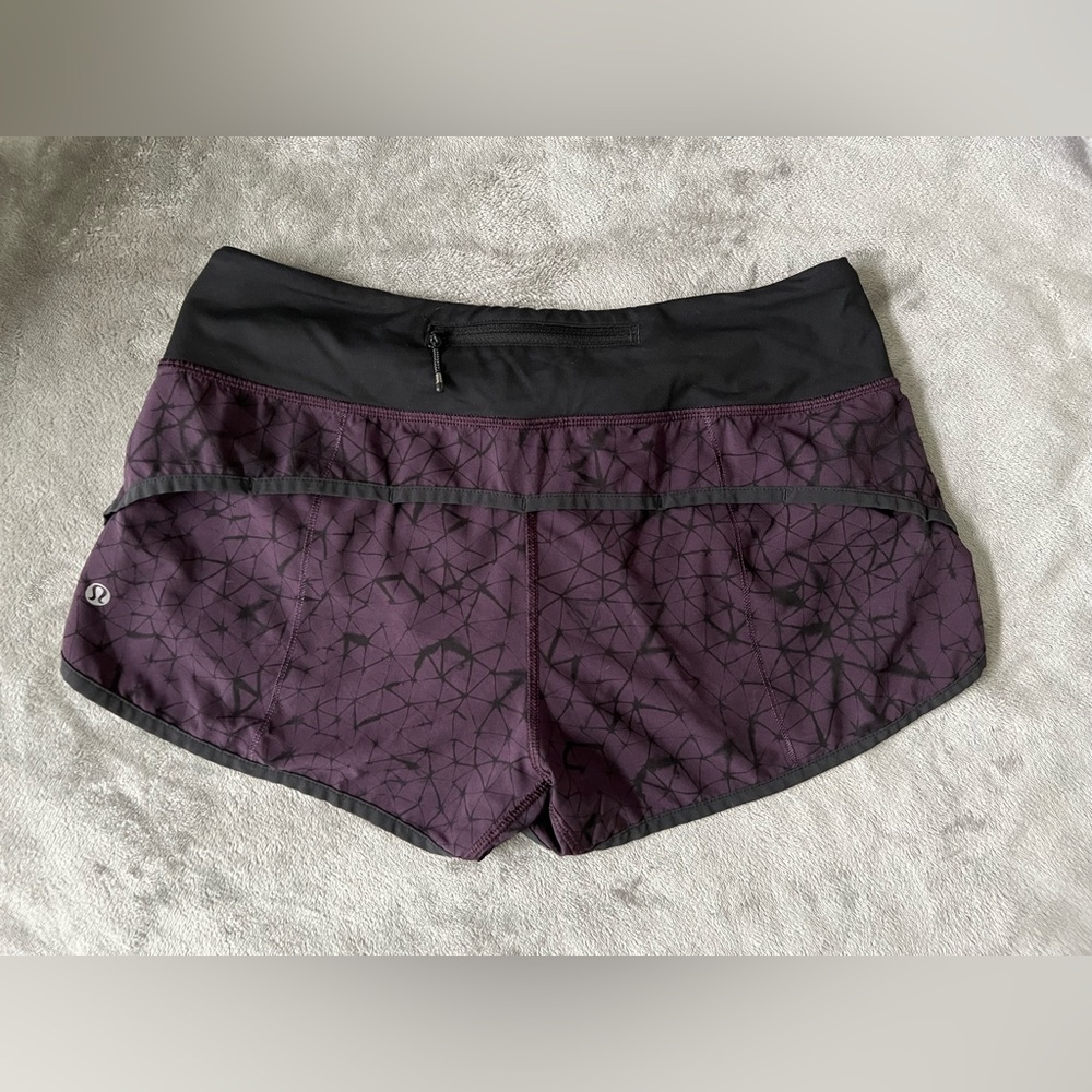 Lulumon Speed Shorts 4 way stretch 2.5" Size 6